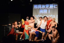 「サンシャイン池崎presents 袖なし芸人フェスティバル2019！～さらば平成、こんにちは無袖～」のワンシーン。
