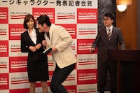 3月15日放送回より、コント「囲み取材」。