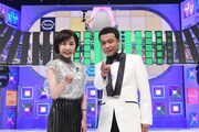 「ザ・タイムショック」MCの中山秀征と大下容子アナ（左）。(c)テレビ朝日