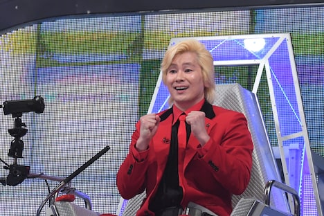 メイプル超合金カズレーザー (c)テレビ朝日