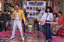 QUEENになりきる（左から）レイザーラモンRG、椿鬼奴。(c)読売テレビ