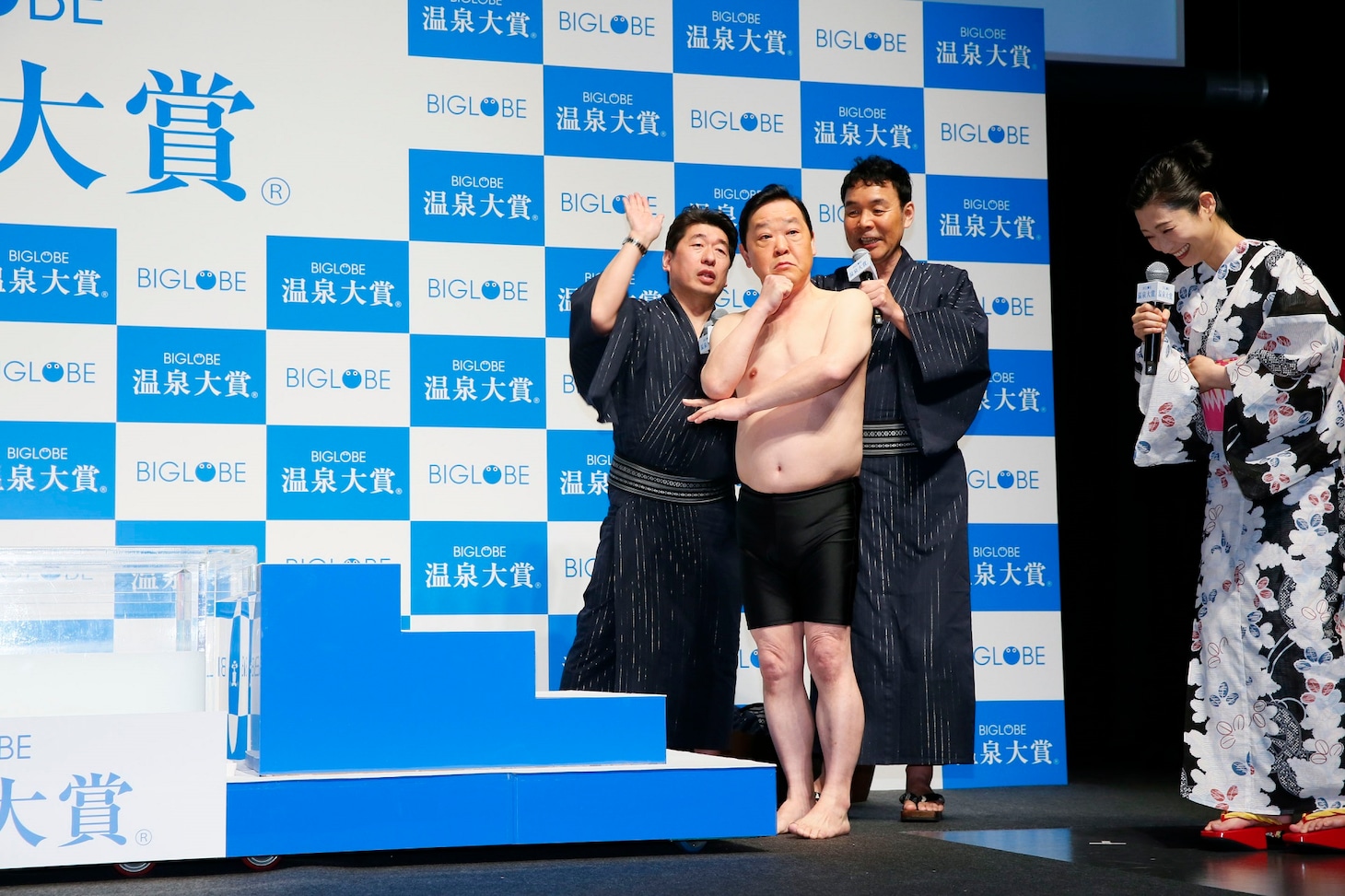 授賞式の様子。