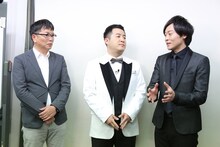 左から植野広生氏、和牛。(c)ＢＳ日テレ