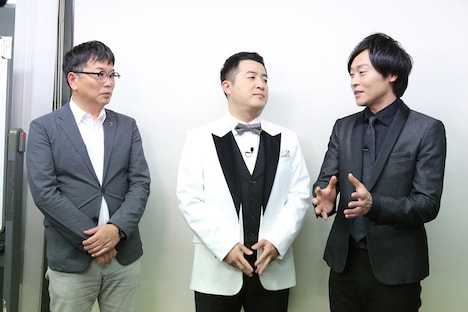 左から植野広生氏、和牛。(c)BS日テレ