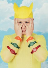 「ICE slim nature」を着用したガリットチュウ福島。