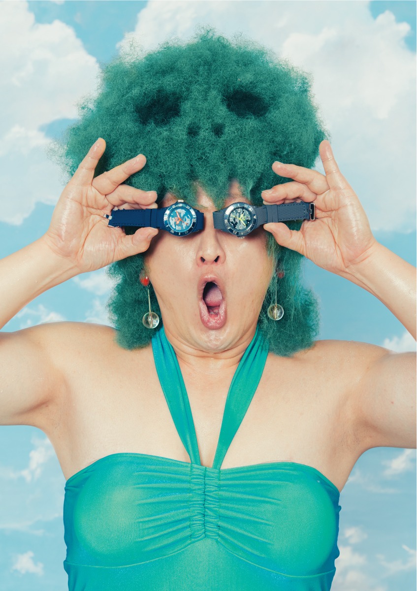 「Bastogne」を着用したガリットチュウ福島。