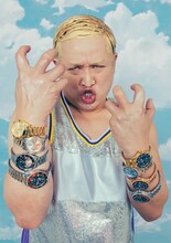 「ICE steel」を着用したガリットチュウ福島。