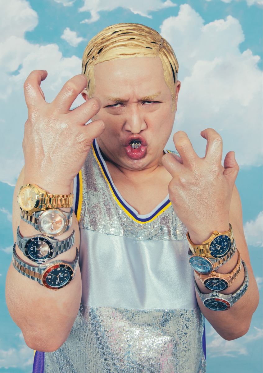 「ICE steel」を着用したガリットチュウ福島。