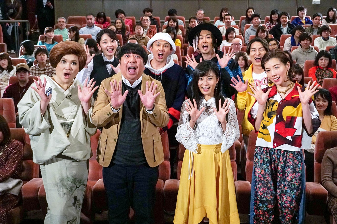 バナナマン日村の“現場力”も見どころ、街行く人のサプライズ敢行に密着