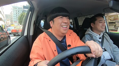 バナナマン日村と設楽（右）。(c)テレビ朝日