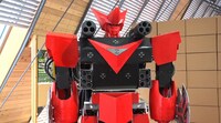 ボディガードを襲撃するロボット。(c)日本テレビ