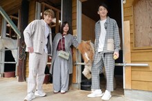 「極上空間 ～小さなクルマ、大きな未来。～」でドライブデートを繰り広げる大久保佳代子とブリリアン。(c)BS朝日