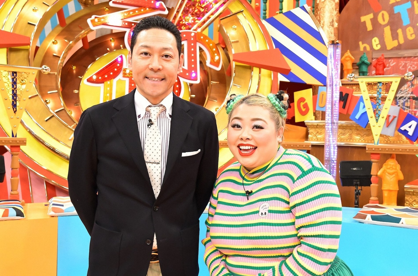 「水トク！『その他の人に会ってみた』」MCの（左から）東野幸治と渡辺直美。(c)TBS
