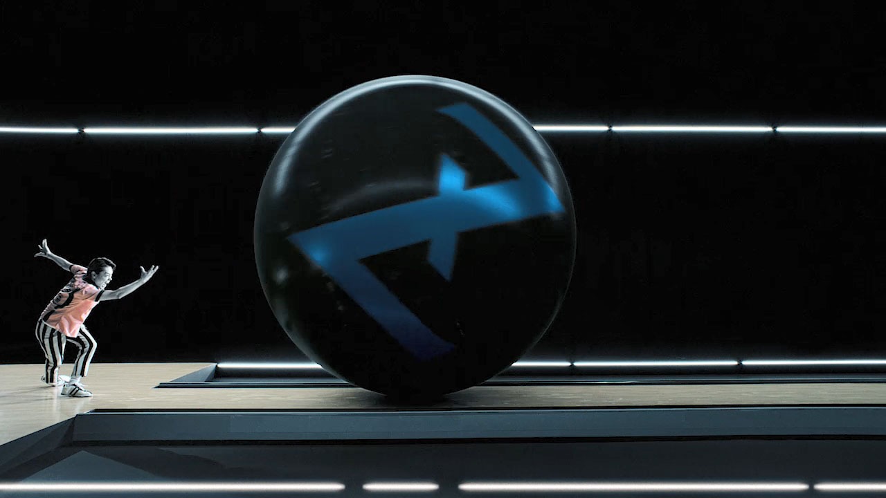 新CM「ビッグボーリング」編のワンシーン。