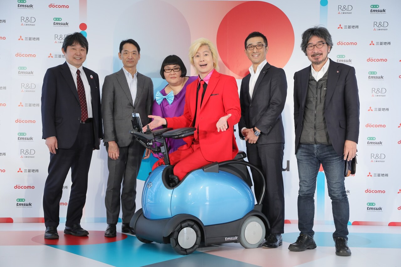 カズレーザーが電動四輪車に試乗、レクチャー5分で完璧操作