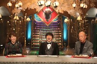 「ビストロ・アース ～未開拓食材バラエティ～」に出演する（左から）吉田沙保里、バカリズム、バイきんぐ小峠。(c)フジテレビ