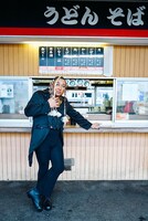 学生時代に通った立ち食いそば屋「中央軒」にて、UMBRELLA。