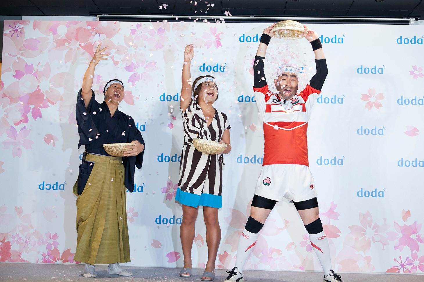 左からチョコレートプラネット、レイザーラモンRG。