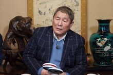 都内唯一のあんこう料理専門店「いせ源」を訪れるビートたけし。