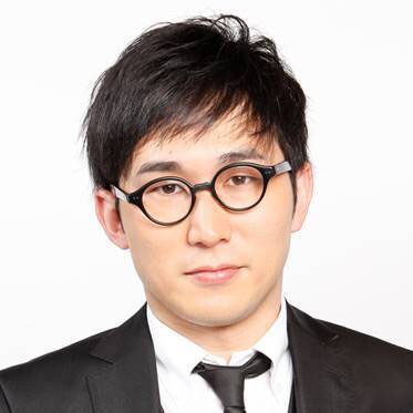 英語の広田先生を演じるシソンヌじろう。