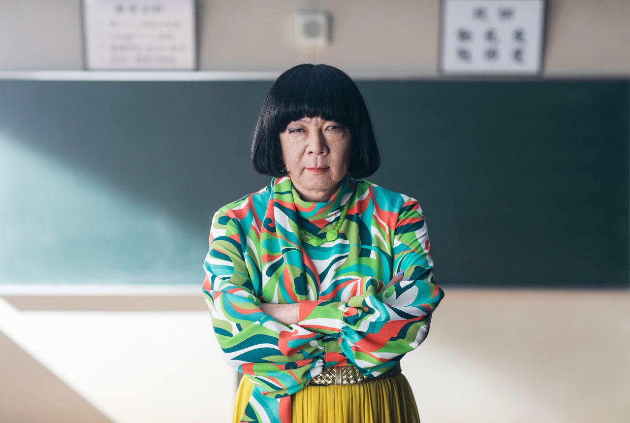 古田新太演じる52歳、ゲイで女装家の高校教師・原田のぶお。