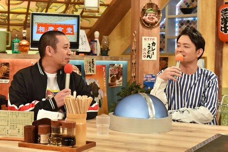 「相席食堂」の囲み会見に出席した千鳥。