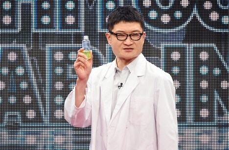 渾身のネタを披露するザブングル加藤。