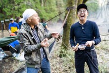 左からヒロシ、おぎやはぎ矢作。(c)メ～テレ