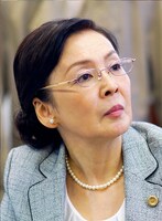 高泉淳子演じる上町美江。