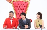 （左から）ケンドーコバヤシ、千原ジュニア、竹上萌奈アナ。(c)関西テレビ