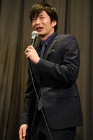 観客がすでに映画を見終わってることを知って驚く田中圭。