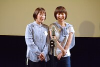 即興漫才を披露するAマッソ。