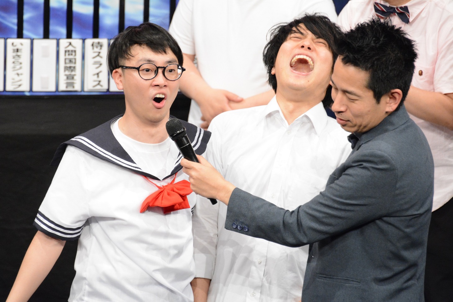 優勝が決定した瞬間のザ・シーツ（左）。