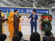 トークを展開する和牛。