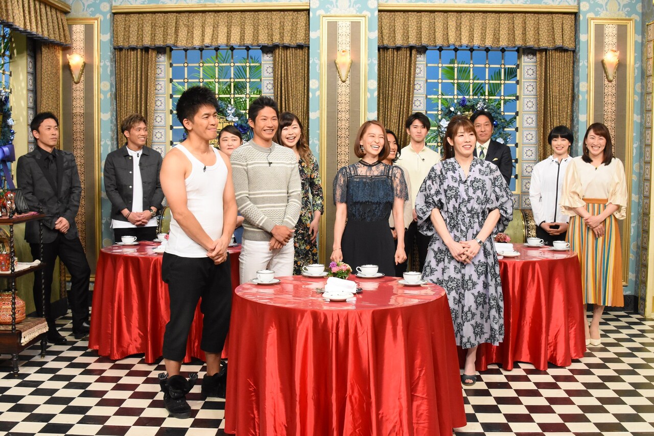 「踊る踊る！さんま御殿!!豪華アスリート大集結 話題の美女が大騒ぎSP」の出演者たち。(c)日本テレビ