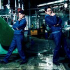 トットがデニム探偵に!「GQ JAPAN」でデニム加工工場を潜入捜査