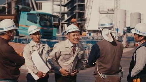 くりぃむしちゅー有田主演の「笑顔に疲れた一日篇」より。