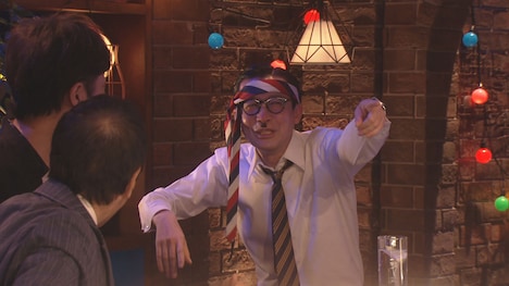 たとえBARに乱入するイワイガワ・岩井ジョニ男。(c)NHK