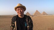 「世界の村で発見!こんなところに日本人 3時間スペシャル」でエジプトを訪れる千原せいじ。(c)ABCテレビ