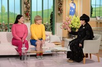 （左から）ガンバレルーヤ、黒柳徹子。(c)テレビ朝日