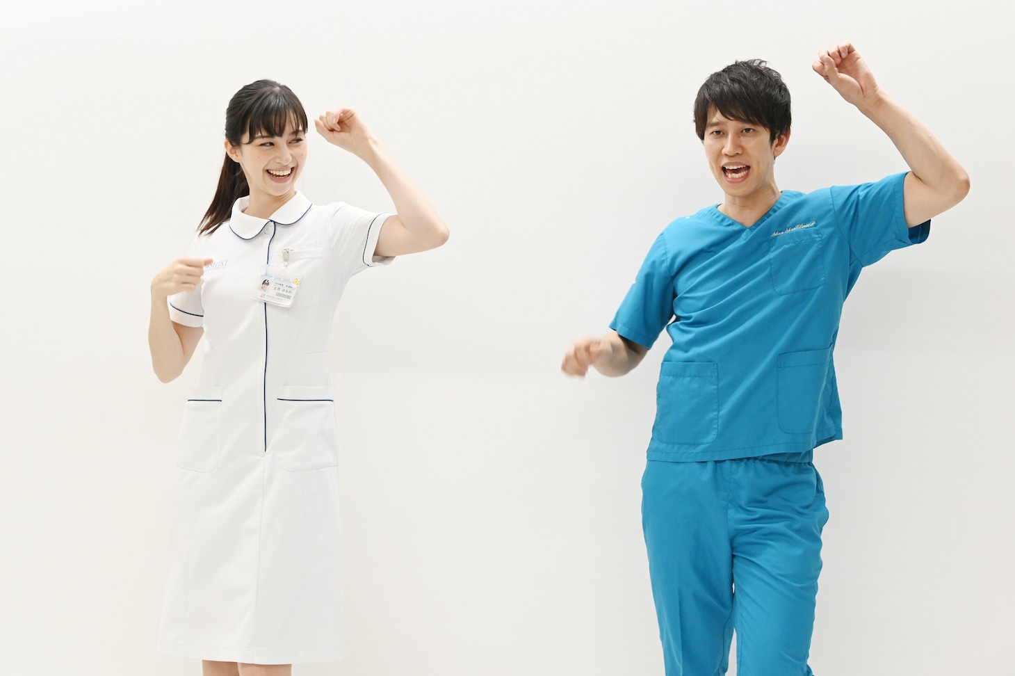 左から中条あやみ、しゅんしゅんクリニックP。(c)日本テレビ
