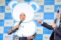 マイクが持ちにくそうなことを指摘される和牛・水田（左）。