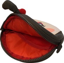 酒井藍をモチーフにしたコインポーチの中のイメージ。