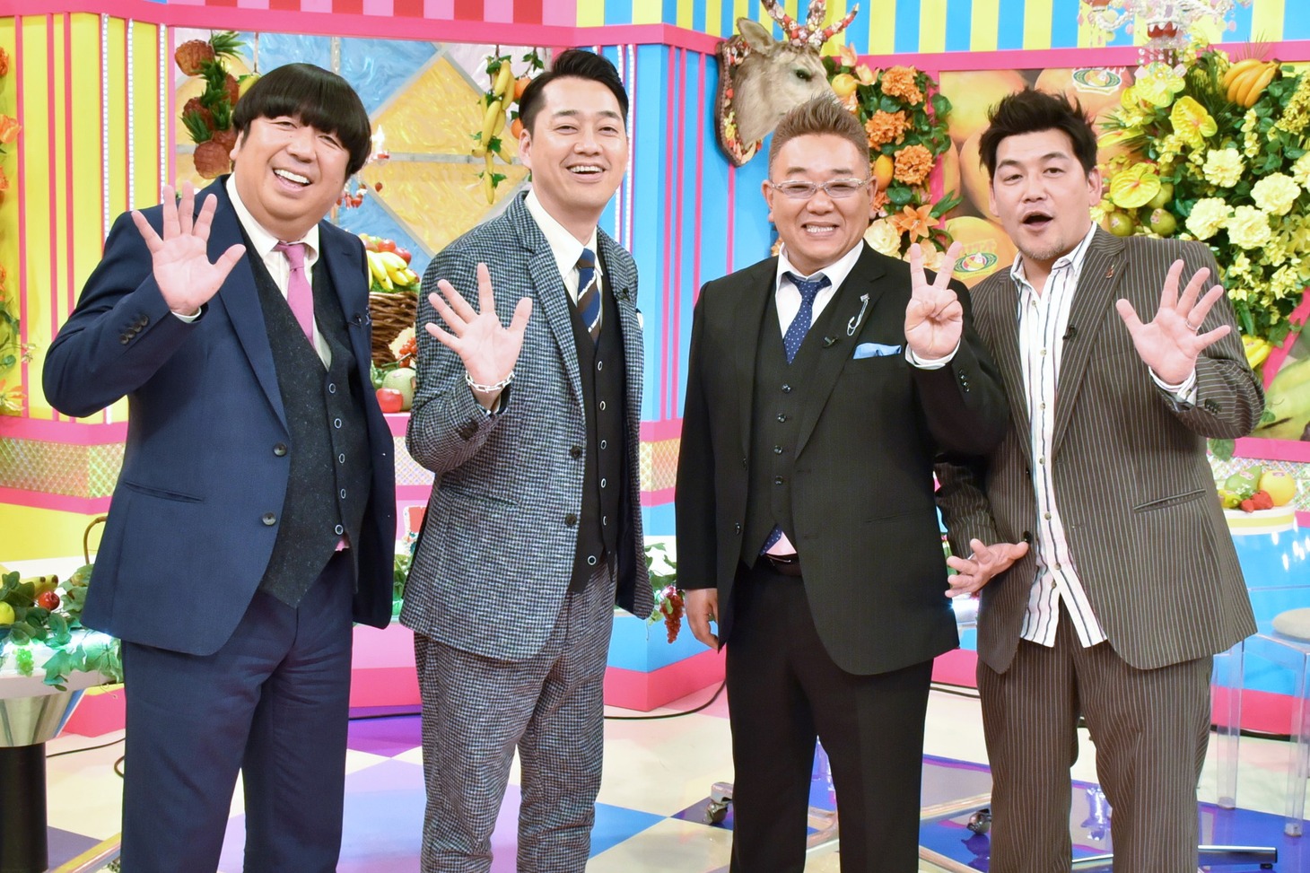 「バナナサンド～フレッシュな人材おいしくします～」MCの（左から）バナナマンとサンドウィッチマン。