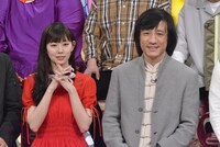 左から渡辺美優紀、ジャッキーちゃん。(c)読売テレビ