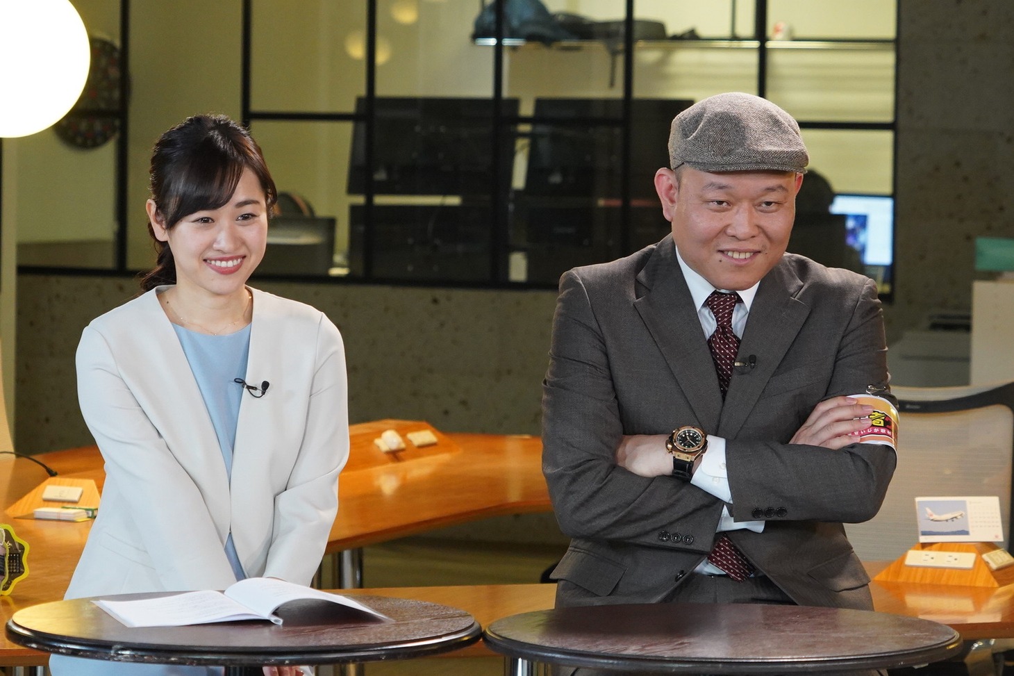 （左から）松原朋美アナ、千原せいじ。(c)中京テレビ