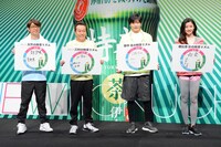 左からさまぁ～ず、田中圭、朝比奈彩。