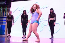 「落ち着いて来てやー！」とツアーをPRするゆりやんレトリィバァ。