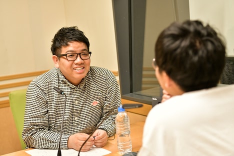 初回収録に臨むミキ昴生。