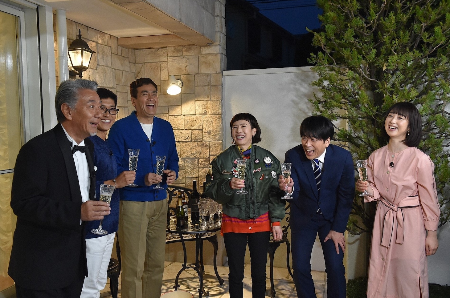 「ぴったんこカン・カンスペシャル」に出演する高田純次（左端）ら。(c)TBS